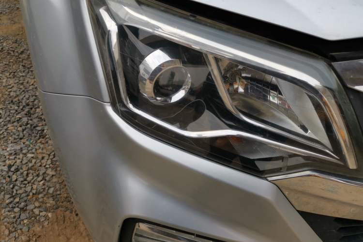 Used Isuzu JLM 2020 2.5T 4x4 Diesel Flagship Euro VI Ruimai S Standard Wheelbase JE4D25Q6A Right Front Headlight