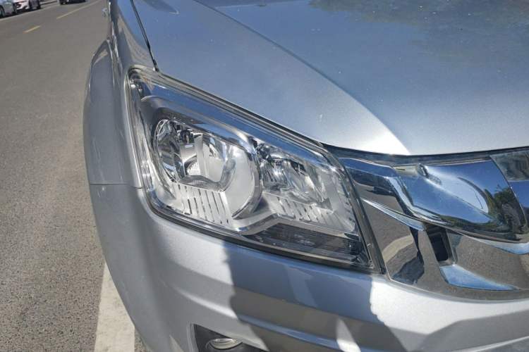 Used Isuzu JLM 2020 2.8T Classic Two-Wheel Drive Diesel Euro VI Comfort Plus Extended Version JE493ZLQ6E Right Front Headlight