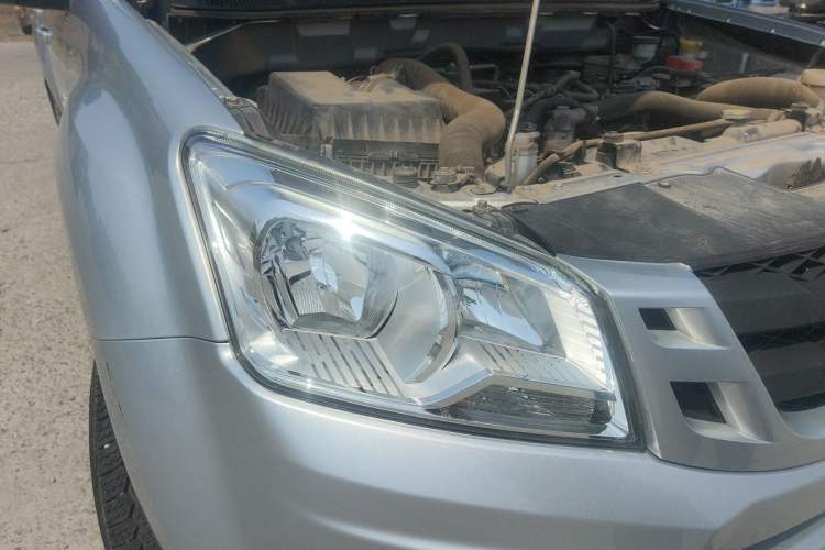 Used Isuzu JLM 2020 2.8T Classic 4x4 Diesel Euro VI Comfort Plus Extended Version JE493ZLQ6E Right Front Headlight