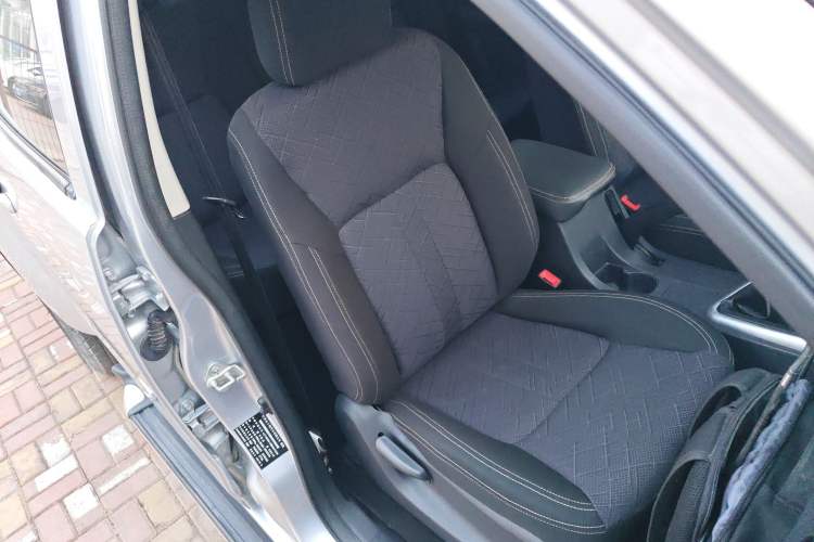 Used Isuzu JLM 2020 2.8T Classic Two-Wheel Drive Diesel Euro VI Comfort Plus Extended Version JE493ZLQ6E Right Front Seat