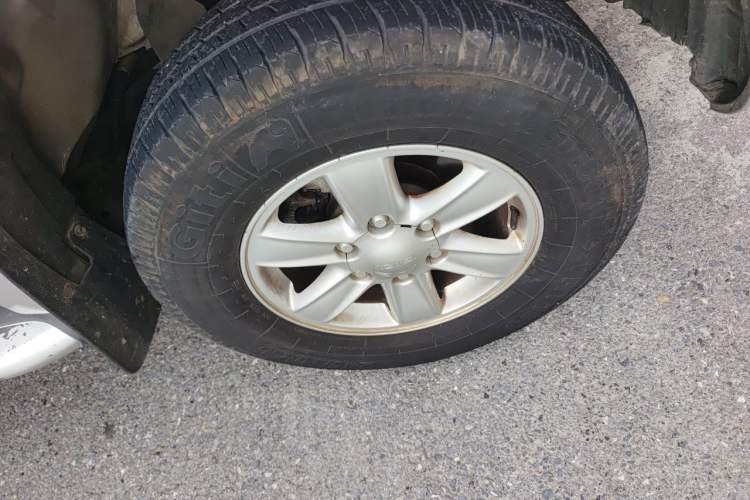 Used Isuzu JLM 2020 2.5T 4x4 Diesel Leading-Edge National VI Ruimai S Extended Version JE4D25Q6A Right Front Wheel Hub