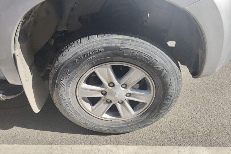 Used Isuzu JLM 2020 2.8T Classic Two-Wheel Drive Diesel Euro VI Comfort Plus Extended Version JE493ZLQ6E Right Front Wheel Hub