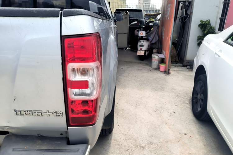 Used Isuzu JLM 2020 2.8T Classic Two-Wheel Drive Diesel Euro VI Comfort Plus Extended Version JE493ZLQ6E Right Rear Taillight