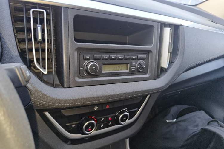 Used Isuzu JLM  Audio And AC Panel