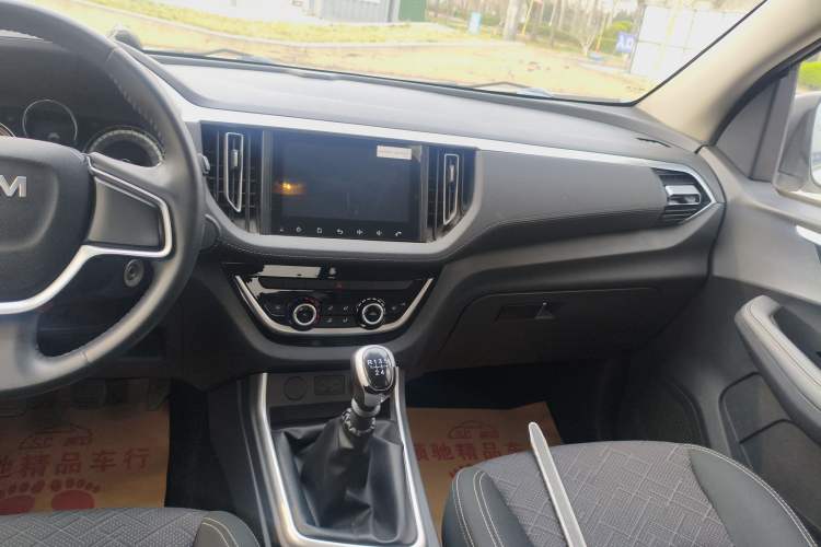 Used Isuzu JLM 2020 2.5T Two-Wheel Drive Diesel Leading-Edge Version JE4D25Q6A Meeting China VI Emission Standards Audio And AC Panel