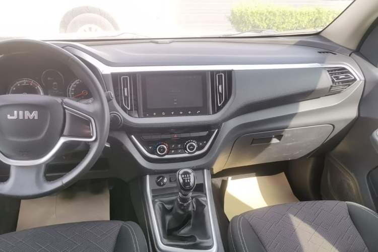 Used Isuzu JLM 2020 2.5T Two-Wheel Drive Diesel Leading-Edge JE4D25Q6A with National VI Emission Standards Standard Wheelbase – Ruimai S Audio And AC Panel