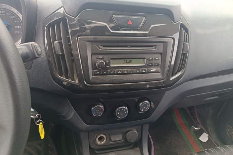 Used Isuzu JLM 2020 2.8T Classic Four-Wheel Drive Diesel Euro VI Comfort Plus Extended Version JE493ZLQ6E Audio And AC Panel