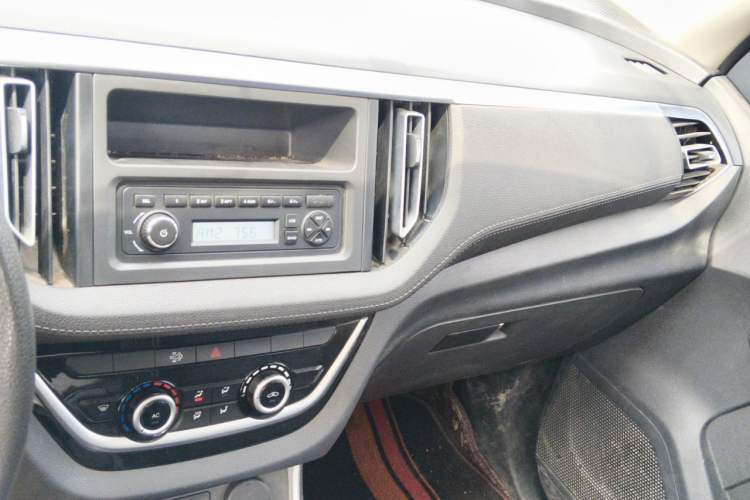 Used Isuzu JLM 2020 2.8T Classic Two-Wheel Drive Diesel Euro VI Comfort Version Standard Wheelbase JE493ZLQ6E Audio And AC Panel