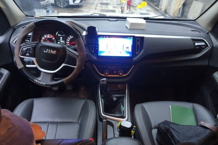 Used Isuzu JLM 2020 2.8T Classic 4x4 Diesel Euro VI Comfort Plus Extended Version JE493ZLQ6E Center Console