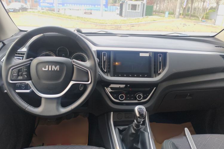 Used Isuzu JLM 2020 2.5T Two-Wheel Drive Diesel Leading-Edge Version JE4D25Q6A Meeting China VI Emission Standards Center Console