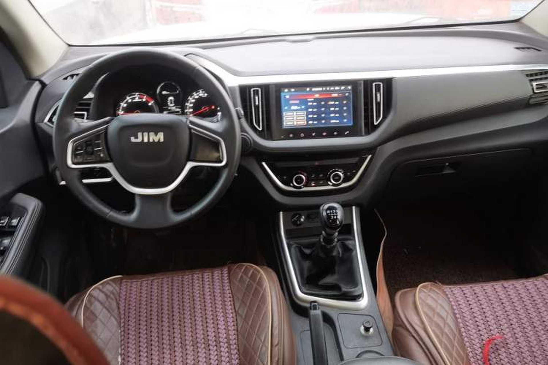 Used Isuzu JLM 2020 2.5T Two-Wheel Drive Diesel Leading-Edge JE4D25Q6A with National VI Emission Standards Standard Wheelbase – Ruimai S Center Console
