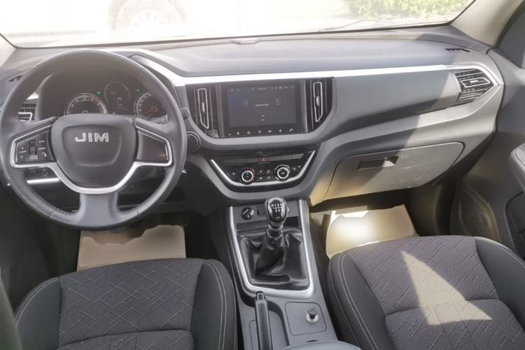 Used Isuzu JLM 2020 2.5T Two-Wheel Drive Diesel Leading-Edge JE4D25Q6A with National VI Emission Standards Standard Wheelbase – Ruimai S Center Console