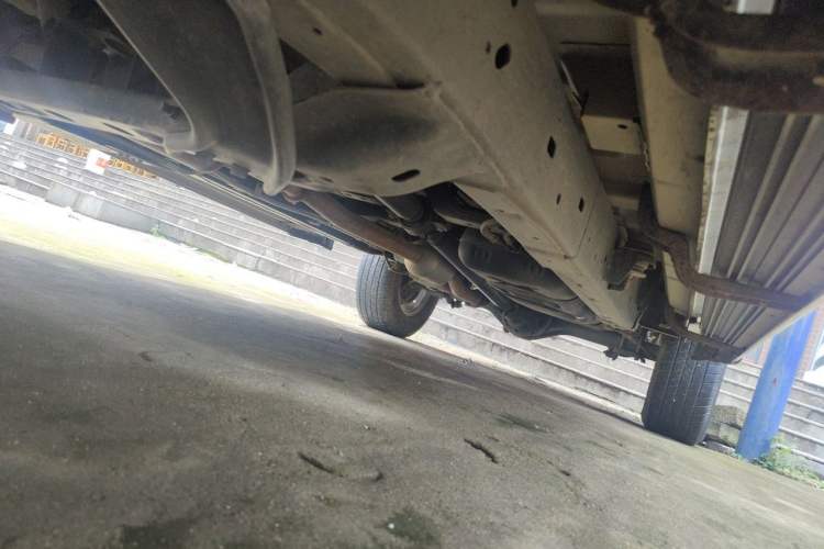 Used Isuzu JLM 2020 2.8T Classic Two-Wheel Drive Diesel Euro VI Comfort Plus Extended Version JE493ZLQ6E Chassis Front Left