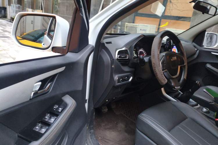 Used Isuzu JLM 2020 2.8T Classic 4x4 Diesel Euro VI Comfort Plus Extended Version JE493ZLQ6E Driver Seat