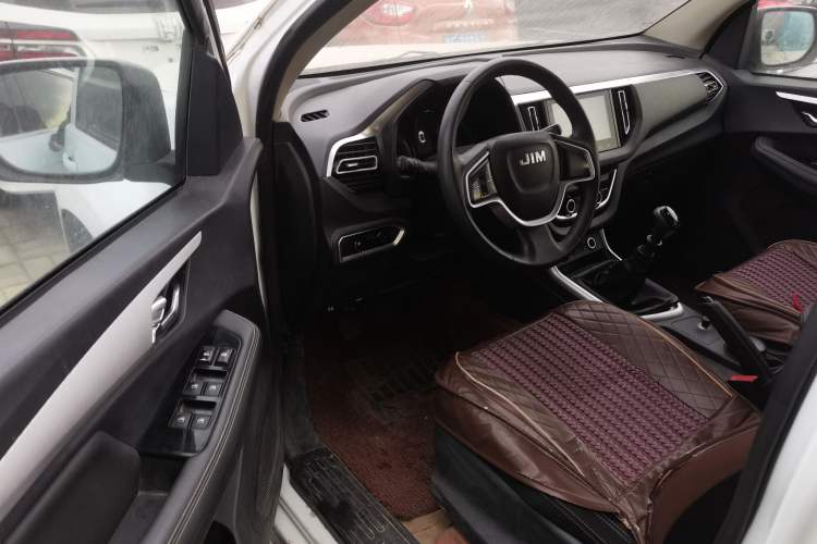 Used Isuzu JLM 2020 2.5T Two-Wheel Drive Diesel Leading-Edge JE4D25Q6A with National VI Emission Standards Standard Wheelbase – Ruimai S Driver Seat