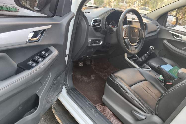 Used Isuzu JLM 2020 2.5T Two-Wheel Drive Diesel Leading-Edge Version JE4D25Q6A Meeting China VI Emission Standards Driver Seat