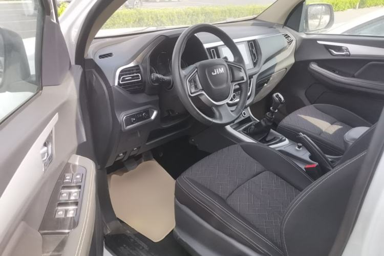 Used Isuzu JLM 2020 2.5T Two-Wheel Drive Diesel Leading-Edge JE4D25Q6A with National VI Emission Standards Standard Wheelbase – Ruimai S Driver Seat