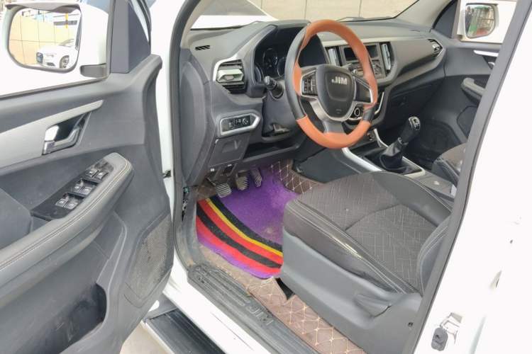 Used Isuzu JLM 2020 2.8T Classic Two-Wheel Drive Diesel Euro VI Comfort Plus Extended Version JE493ZLQ6E Driver Seat