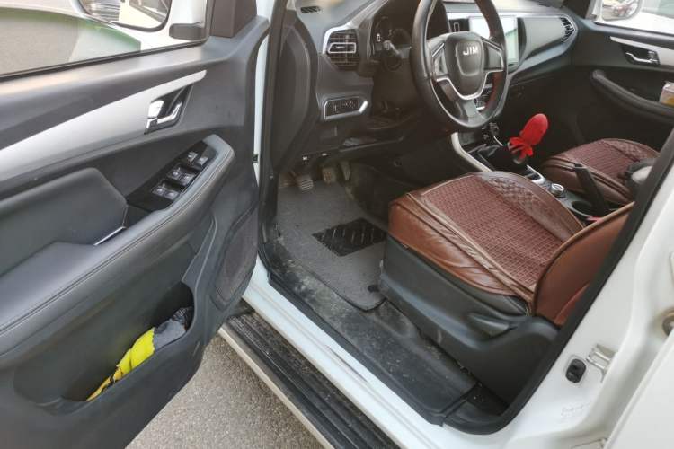Used Isuzu JLM 2020 2.8T Classic 4x4 Diesel Euro VI Comfort Plus Extended Version JE493ZLQ6E Driver Seat