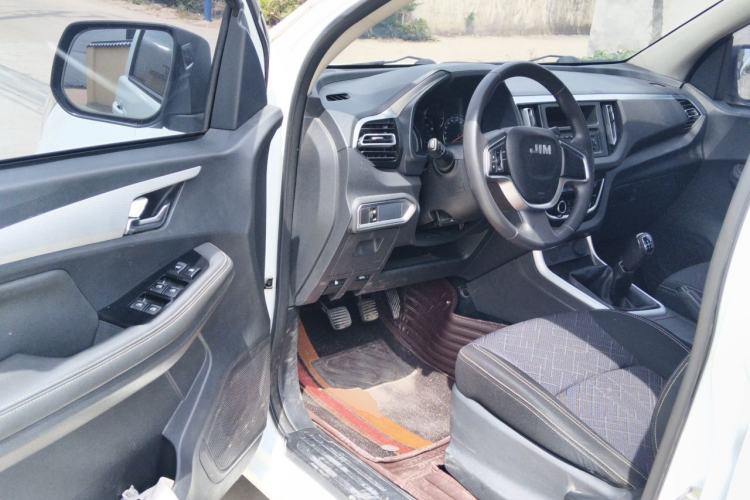 Used Isuzu JLM 2020 2.8T Classic Two-Wheel Drive Diesel Euro VI Comfort Version Standard Wheelbase JE493ZLQ6E Driver Seat