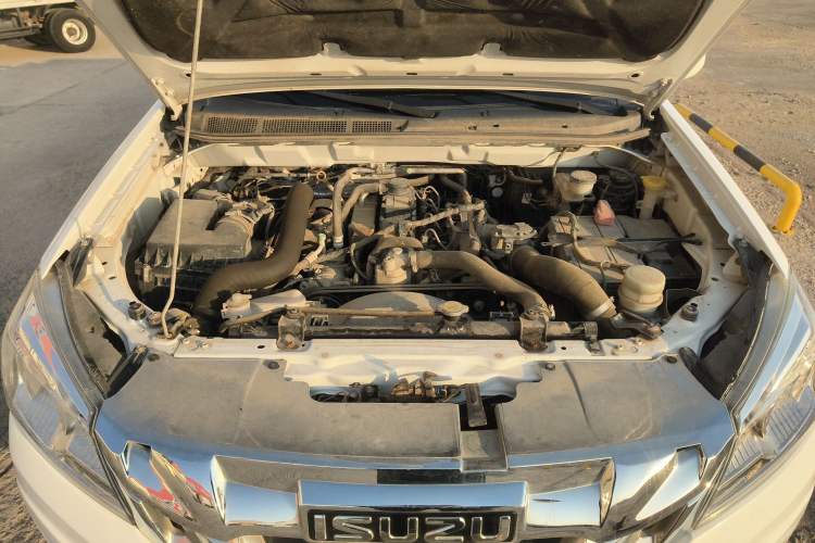 Used Isuzu JLM 2020 2.8T Classic 4x4 Diesel Euro VI Comfort Plus Extended Version JE493ZLQ6E Engine Bay
