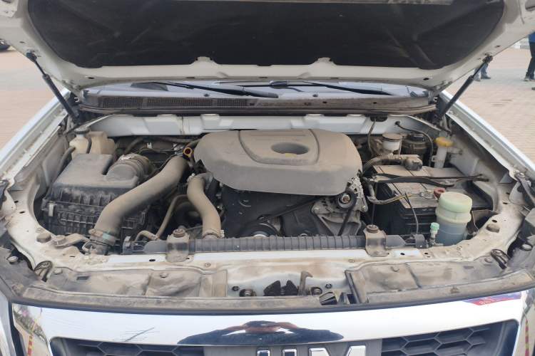 Used Isuzu JLM 2020 2.5T Two-Wheel Drive Diesel Leading-Edge Version JE4D25Q6A Meeting China VI Emission Standards Engine Bay