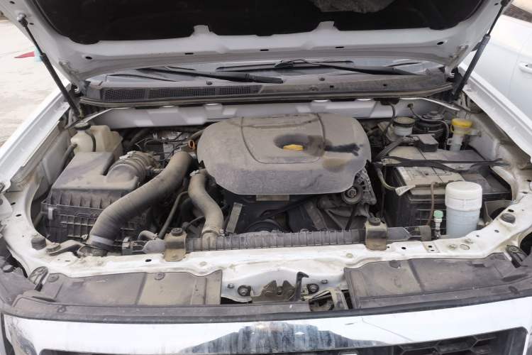 Used Isuzu JLM 2020 2.5T Two-Wheel Drive Diesel Leading-Edge JE4D25Q6A with National VI Emission Standards Standard Wheelbase – Ruimai S Engine Bay