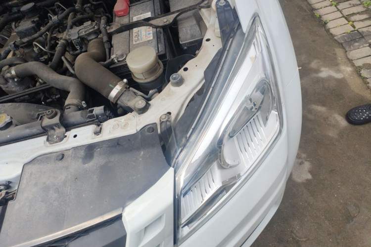 Used Isuzu JLM 2020 2.8T Classic Two-Wheel Drive Diesel Euro VI Comfort Plus Extended Version JE493ZLQ6E Engine Bay Left