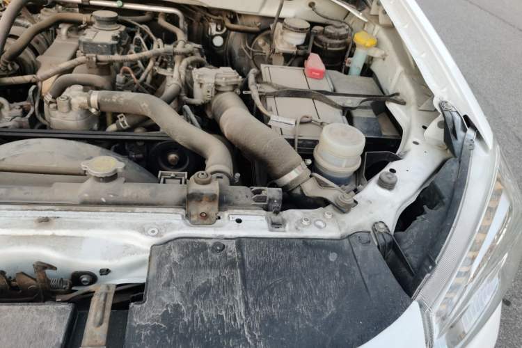 Used Isuzu JLM 2020 2.8T Classic 4x4 Diesel Euro VI Comfort Plus Extended Version JE493ZLQ6E Engine Bay Left