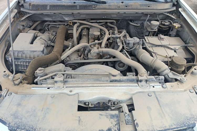 Used Isuzu JLM 2020 2.8T Classic Four-Wheel Drive Diesel Euro VI Comfort Plus Extended Version JE493ZLQ6E Engine Bay