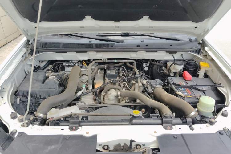 Used Isuzu JLM 2020 2.8T Classic Two-Wheel Drive Diesel Euro VI Comfort Plus Extended Version JE493ZLQ6E Engine Bay