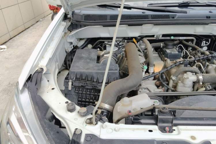 Used Isuzu JLM 2020 2.8T Classic Two-Wheel Drive Diesel Euro VI Comfort Plus Extended Version JE493ZLQ6E Engine Bay Right