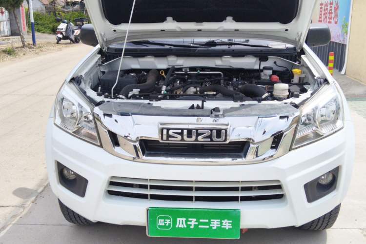 Used Isuzu JLM 2020 2.8T Classic Two-Wheel Drive Diesel Euro VI Comfort Version Standard Wheelbase JE493ZLQ6E Engine Bay Right