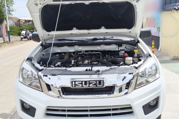 Used Isuzu JLM 2020 2.8T Classic Two-Wheel Drive Diesel Euro VI Comfort Version Standard Wheelbase JE493ZLQ6E Engine Bay