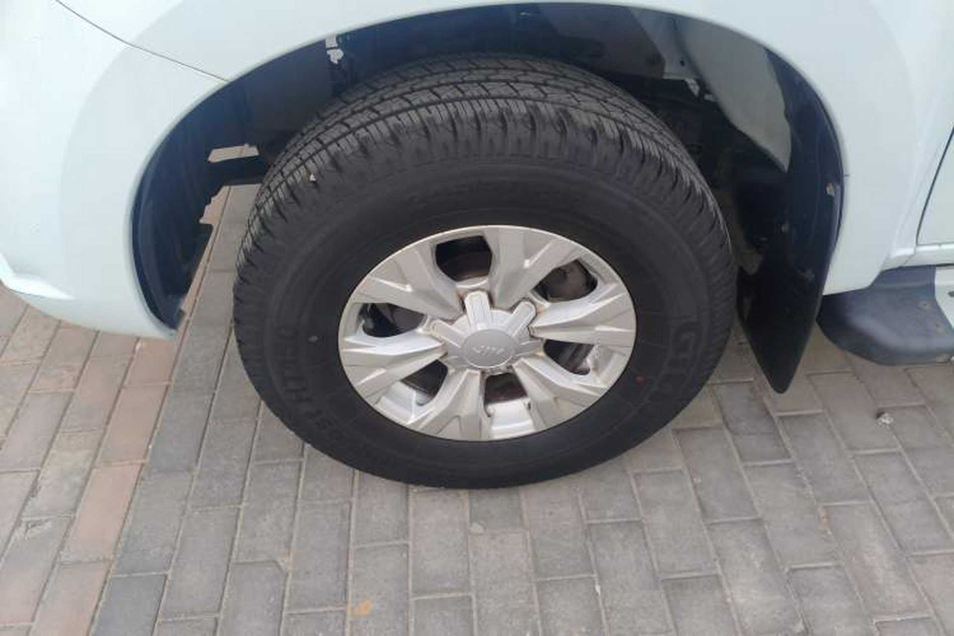 Used Isuzu JLM 2020 2.5T Two-Wheel Drive Diesel Leading-Edge Version JE4D25Q6A Meeting China VI Emission Standards Exterior 4