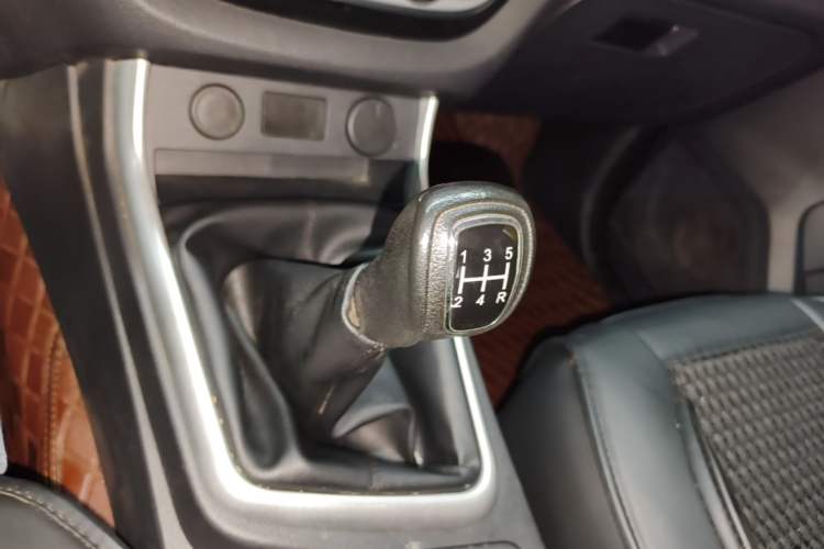 Used Isuzu JLM 2020 2.8T Classic Two-Wheel Drive Diesel Euro VI Comfort Version Standard Wheelbase JE493ZLQ6E Gear Lever