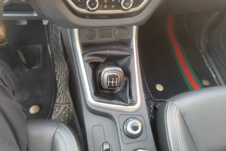 Used Isuzu JLM 2020 2.8T Classic 4x4 Diesel Euro VI Comfort Plus Extended Version JE493ZLQ6E Gear Lever