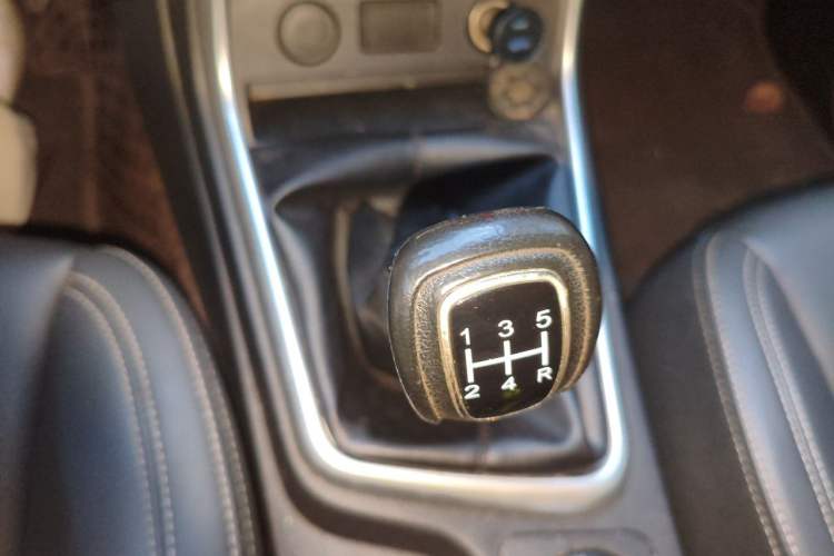 Used Isuzu JLM 2020 2.8T Classic 4x4 Diesel Euro VI Comfort Plus Extended Version JE493ZLQ6E Gear Lever