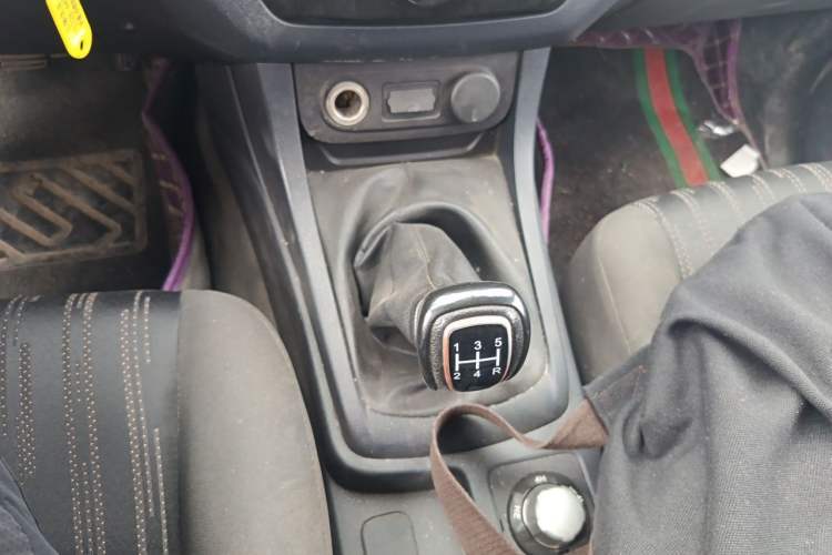 Used Isuzu JLM 2020 2.8T Classic Four-Wheel Drive Diesel Euro VI Comfort Plus Extended Version JE493ZLQ6E Gear Lever