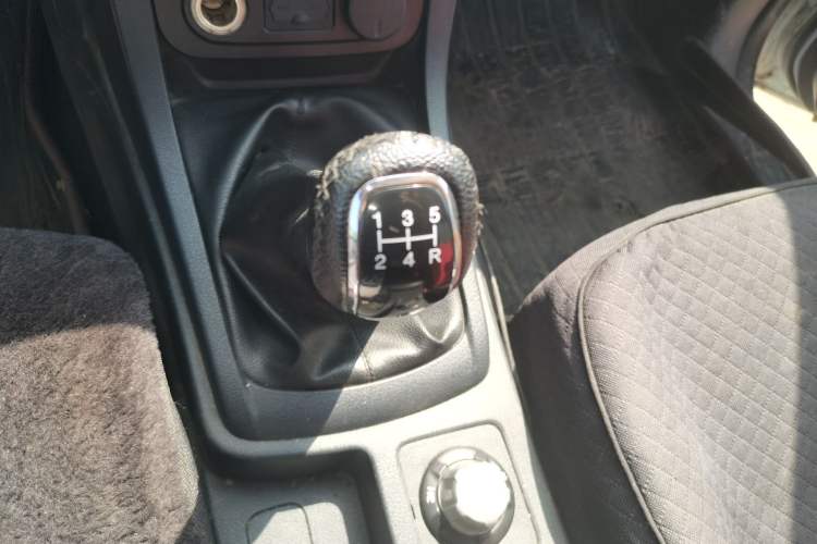 Used Isuzu JLM 2020 2.8T Classic 4x4 Diesel Euro VI Comfort Plus Extended Version JE493ZLQ6E Gear Lever