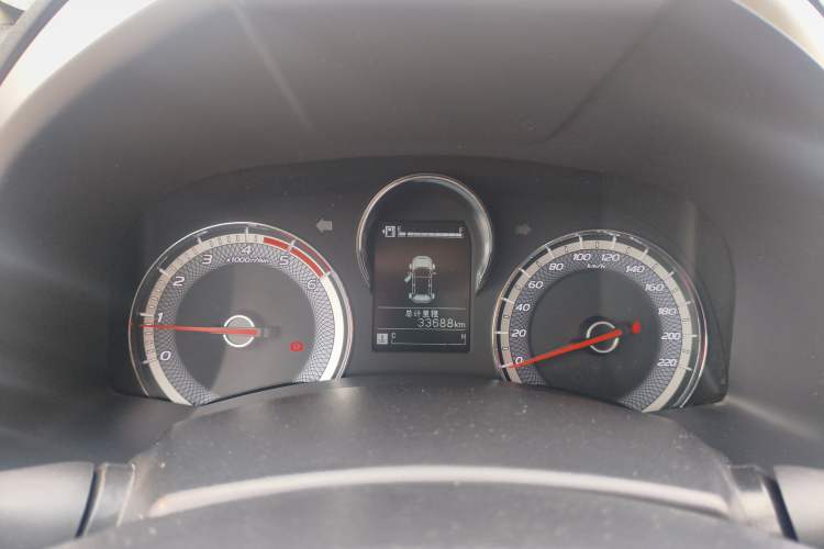 Used Isuzu JLM 2020 2.5T Two-Wheel Drive Diesel Leading-Edge Version JE4D25Q6A Meeting China VI Emission Standards Instrument Cluster