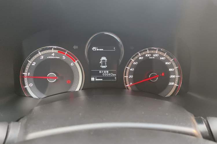 Used Isuzu JLM 2020 2.5T Two-Wheel Drive Diesel Leading-Edge Version JE4D25Q6A Meeting China VI Emission Standards Instrument Cluster