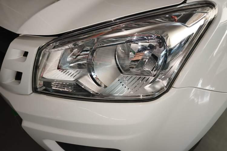 Used Isuzu JLM 2020 2.8T Classic Two-Wheel Drive Diesel Euro VI Comfort Version Standard Wheelbase JE493ZLQ6E Left Front Headlight