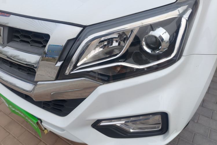 Used Isuzu JLM 2020 2.5T Two-Wheel Drive Diesel Leading-Edge Version JE4D25Q6A Meeting China VI Emission Standards Left Front Headlight