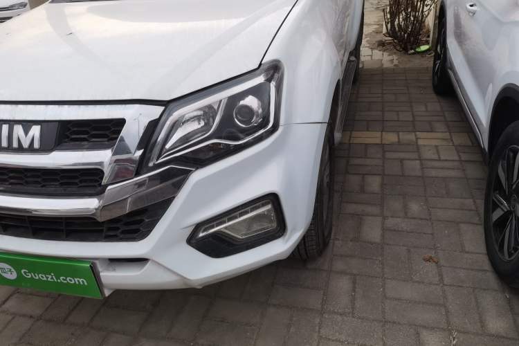 Used Isuzu JLM 2020 2.5T Two-Wheel Drive Diesel Leading-Edge JE4D25Q6A with National VI Emission Standards Standard Wheelbase – Ruimai S Left Front Headlight