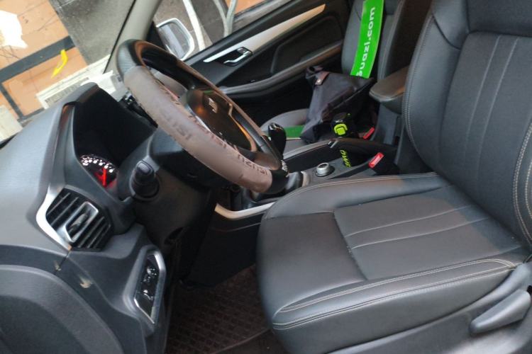 Used Isuzu JLM 2020 2.8T Classic 4x4 Diesel Euro VI Comfort Plus Extended Version JE493ZLQ6E Left Front Seat