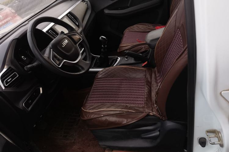 Used Isuzu JLM 2020 2.5T Two-Wheel Drive Diesel Leading-Edge JE4D25Q6A with National VI Emission Standards Standard Wheelbase – Ruimai S Left Front Seat