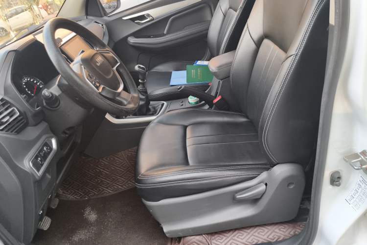 Used Isuzu JLM 2020 2.5T Two-Wheel Drive Diesel Leading-Edge Version JE4D25Q6A Meeting China VI Emission Standards Left Front Seat