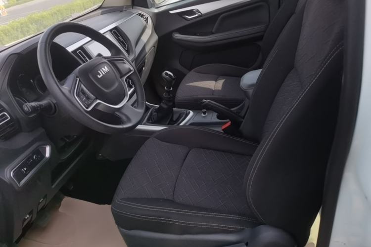 Used Isuzu JLM 2020 2.5T Two-Wheel Drive Diesel Leading-Edge JE4D25Q6A with National VI Emission Standards Standard Wheelbase – Ruimai S Left Front Seat