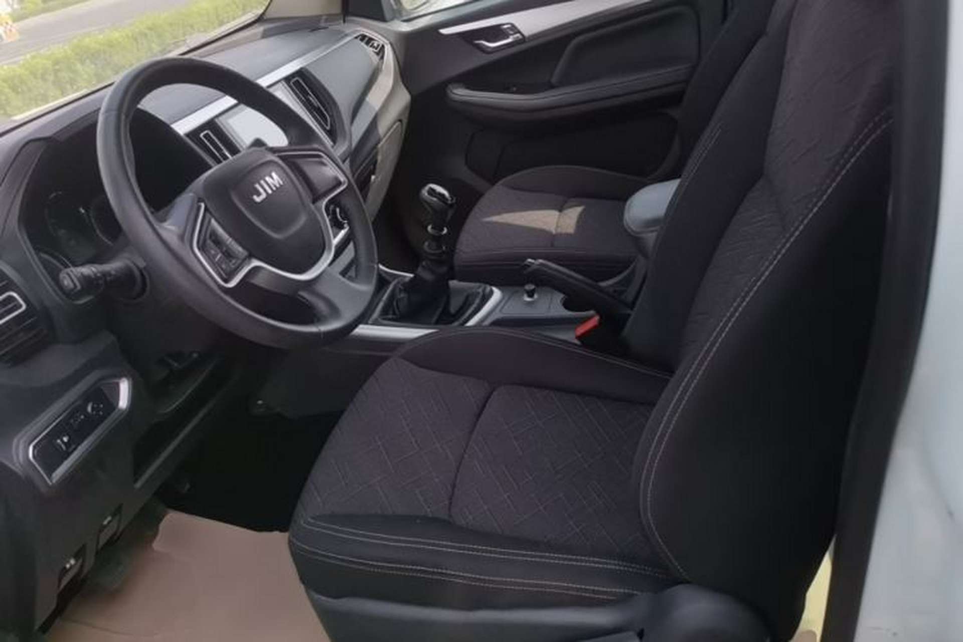 Used Isuzu JLM 2020 2.5T Two-Wheel Drive Diesel Leading-Edge JE4D25Q6A with National VI Emission Standards Standard Wheelbase – Ruimai S Left Front Seat